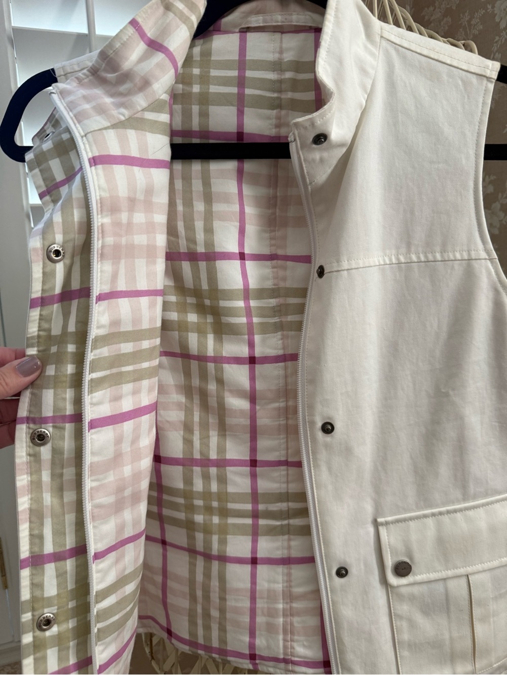 Burberry London Cream cotton canvas reversible Utility Vest with Plaid inside - Picture 2 of 13
